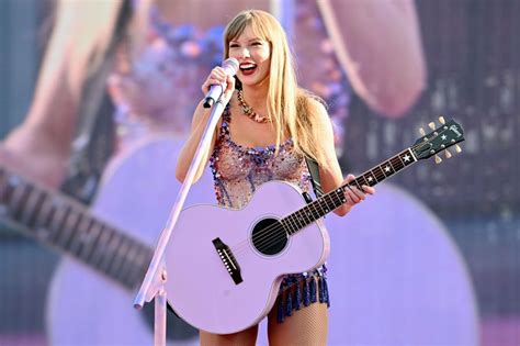 Taylor Swift candle gets credit for helping power recent Cubs .